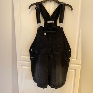 Black wash woman’s Jean short overalls